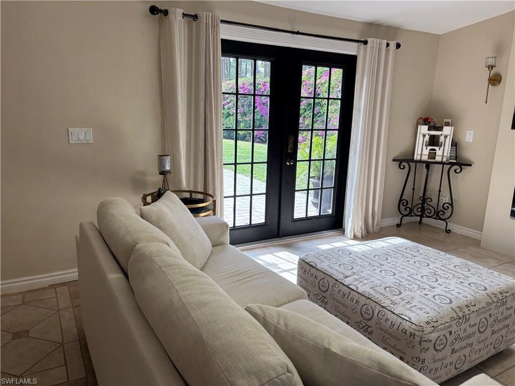 1156 Oakes Blvd, Naples, FL 34119 Photo