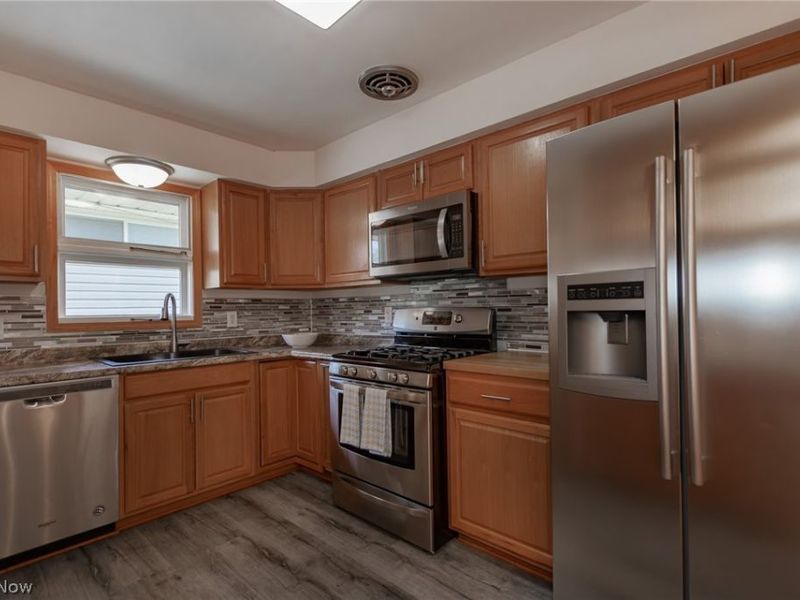 2784 Burden Drive , Parma, OH 44134 Photo 9