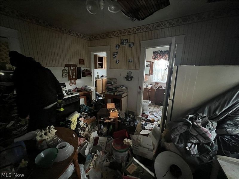 5996 Engel Avenue , Cleveland, OH 44127 Photo 8