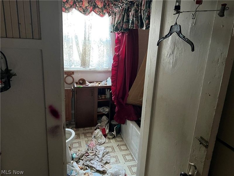 5996 Engel Avenue , Cleveland, OH 44127 Photo 9