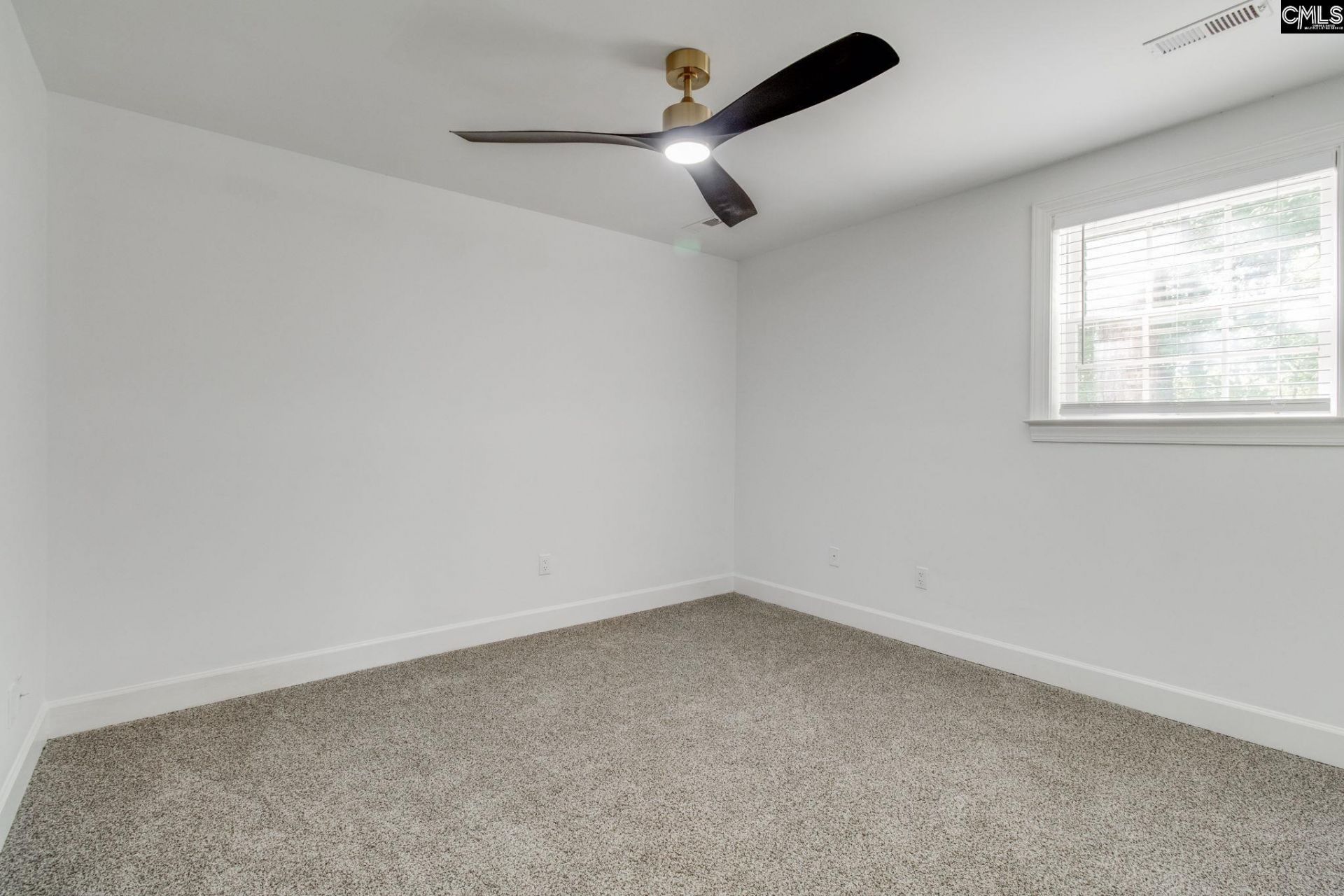108 Scotland Court Photo 32