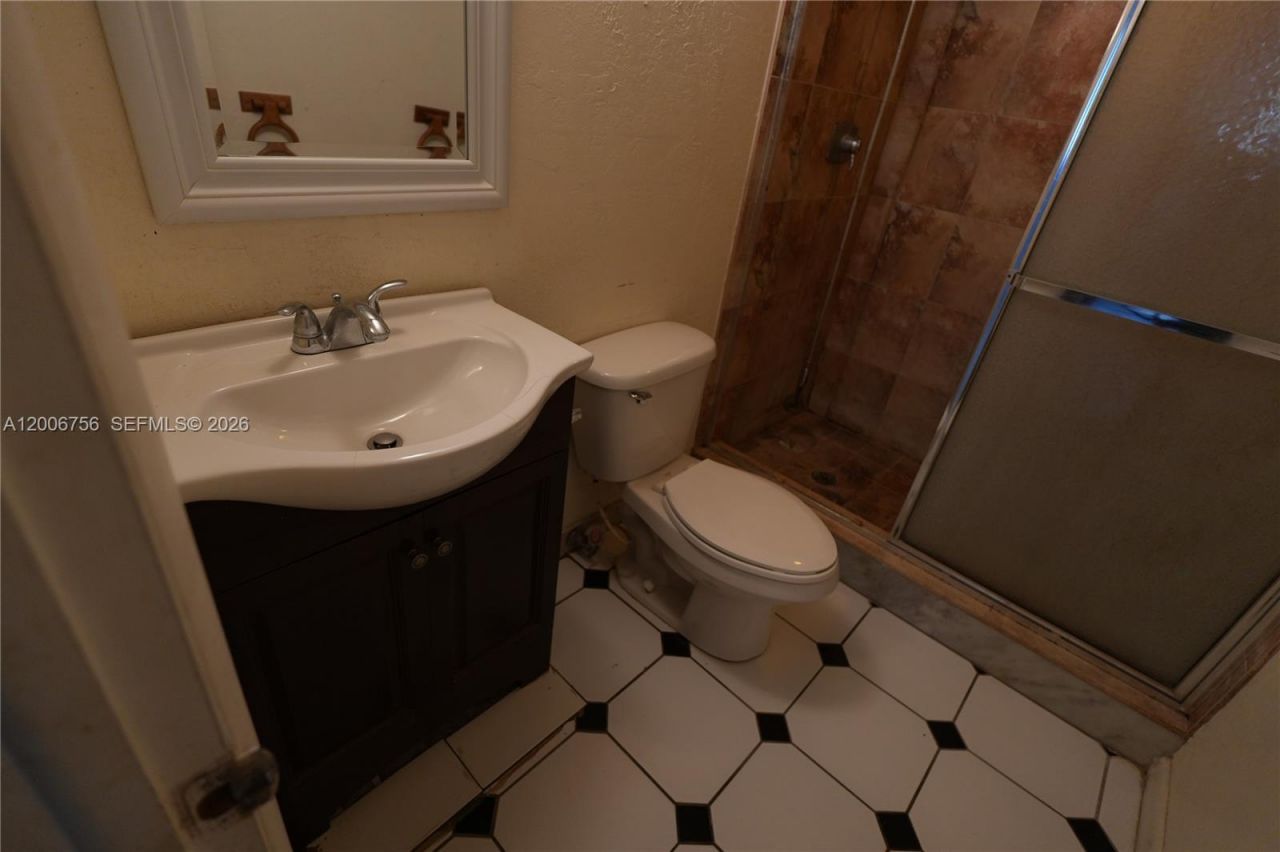 500 Executive Center Dr, Unit 1J, West Palm Beach, FL 33401 Photo