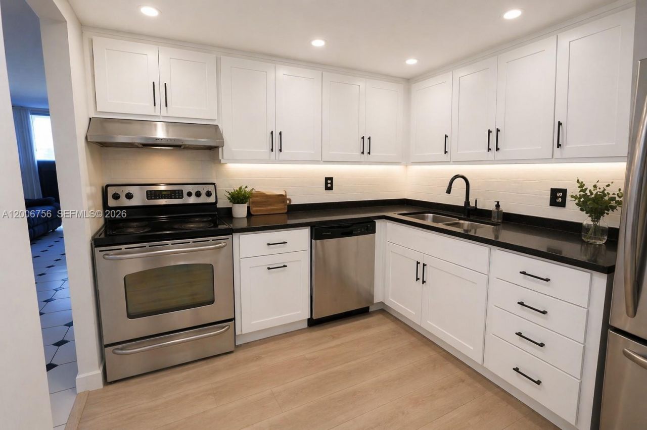 500 Executive Center Dr, Unit 1J, West Palm Beach, FL 33401 Photo