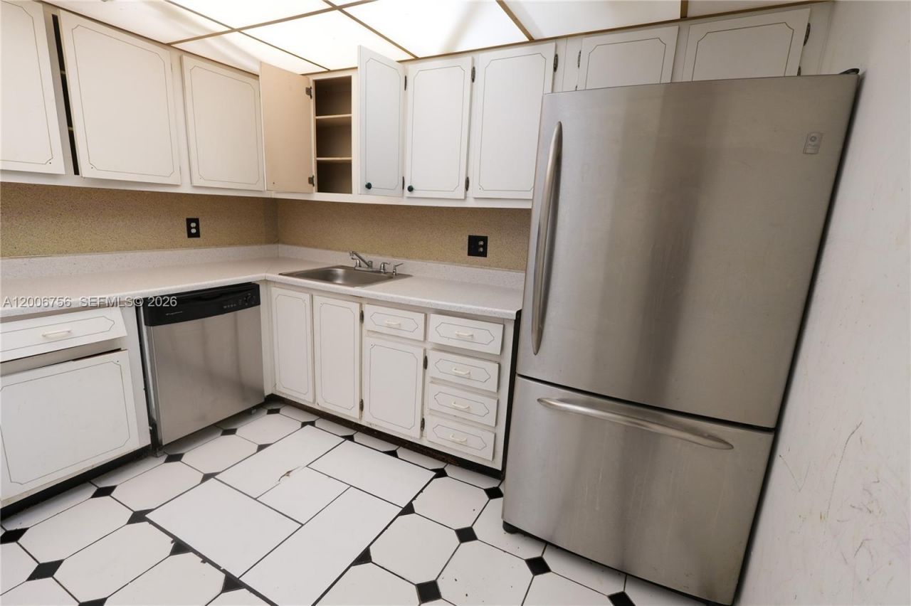 500 Executive Center Dr, Unit 1J, West Palm Beach, FL 33401 Photo
