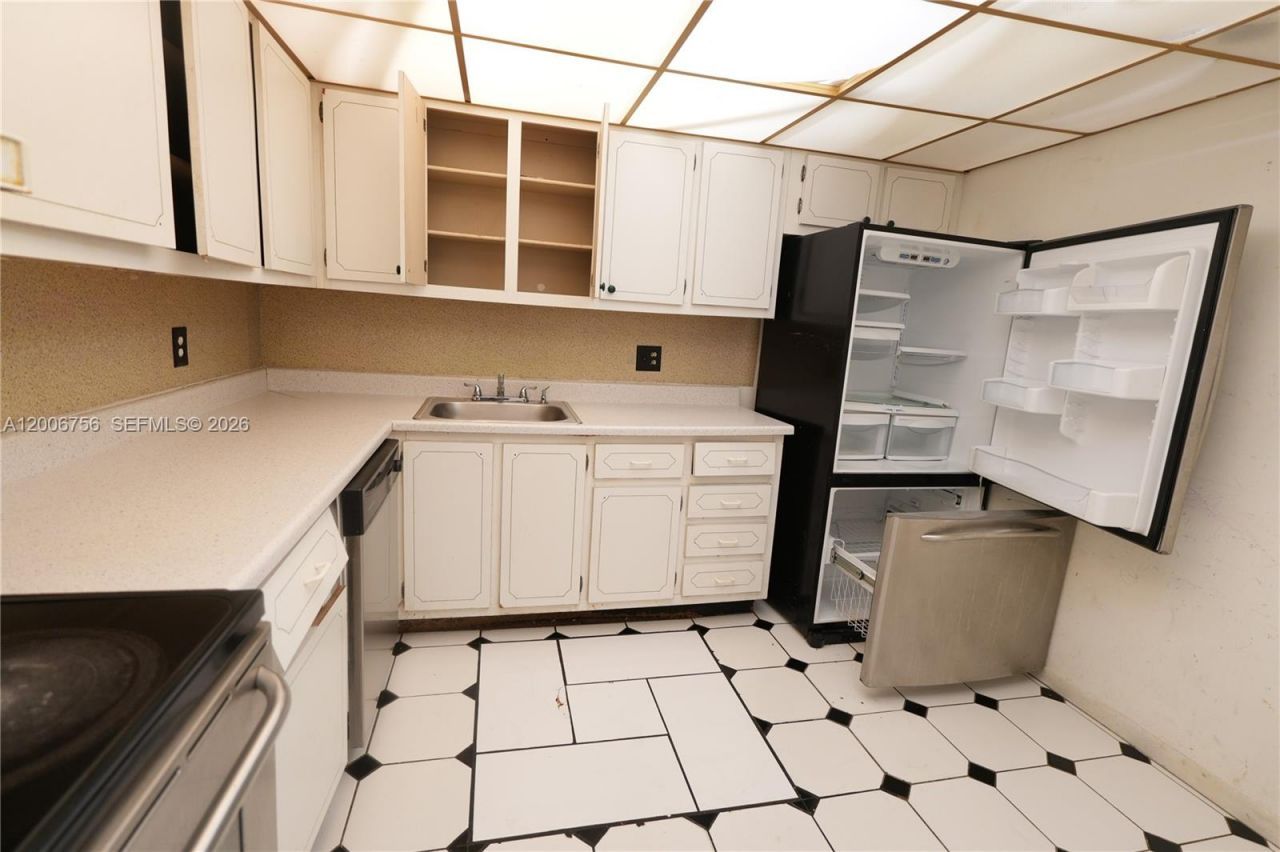 500 Executive Center Dr, Unit 1J, West Palm Beach, FL 33401 Photo