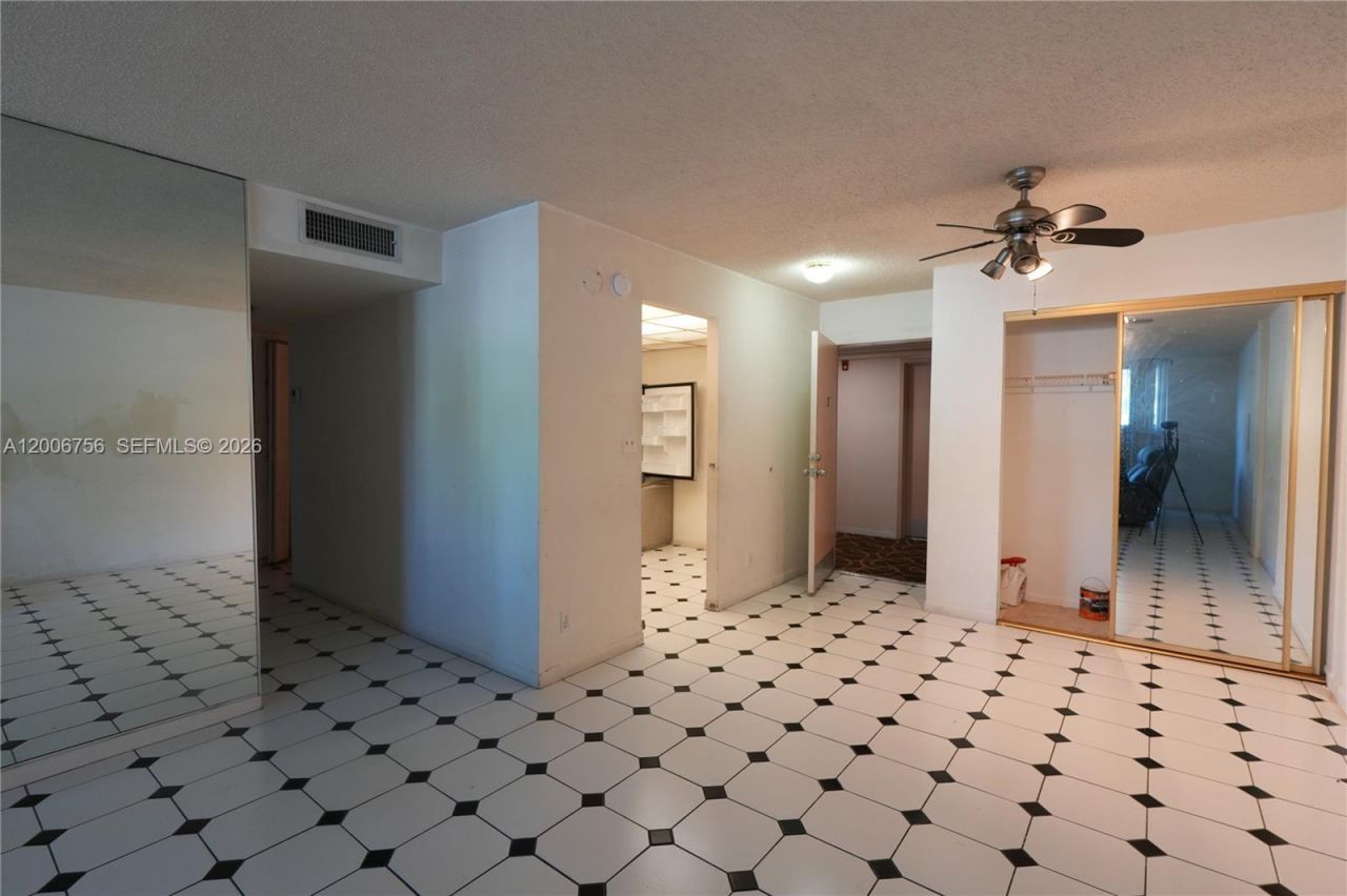 500 Executive Center Dr, Unit 1J, West Palm Beach, FL 33401 Photo
