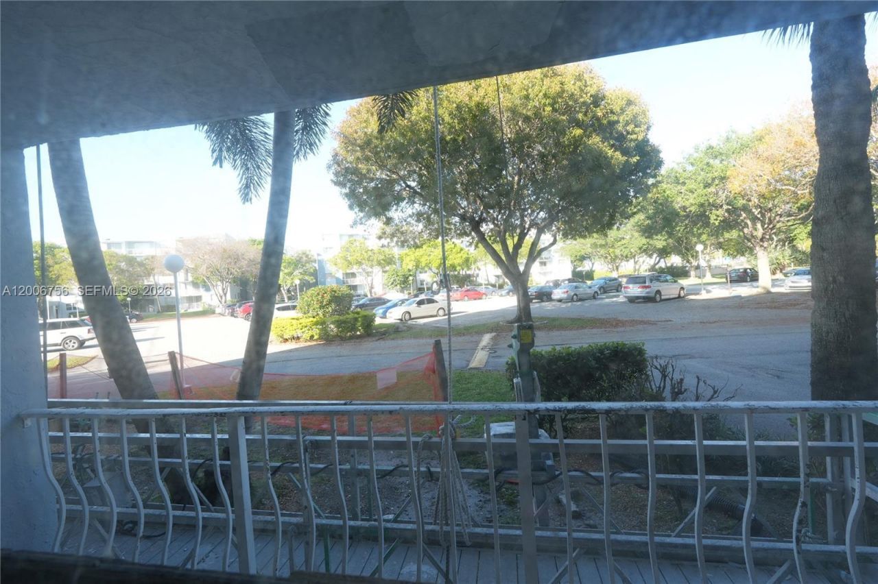 500 Executive Center Dr, Unit 1J, West Palm Beach, FL 33401 Photo