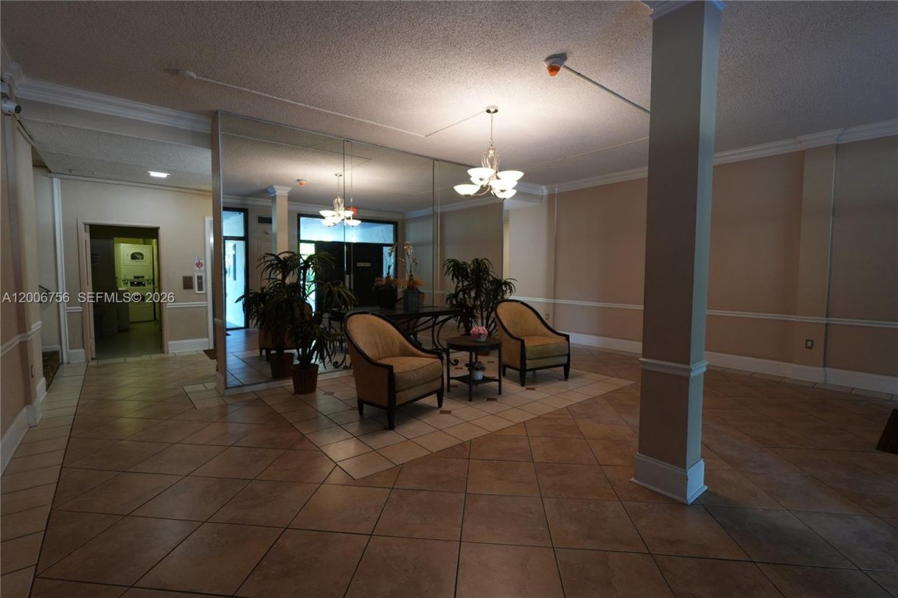 500 Executive Center Dr, Unit 1J, West Palm Beach, FL 33401 Photo