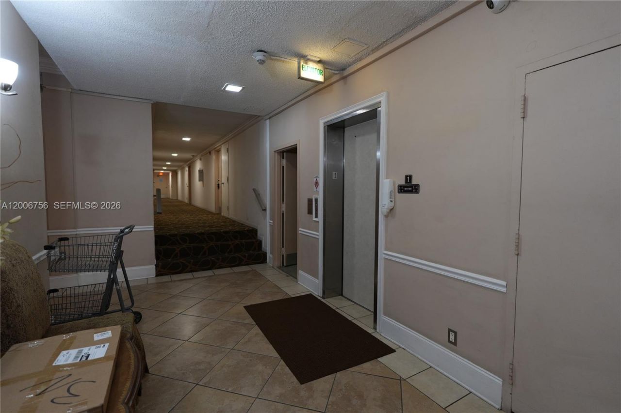 500 Executive Center Dr, Unit 1J, West Palm Beach, FL 33401 Photo