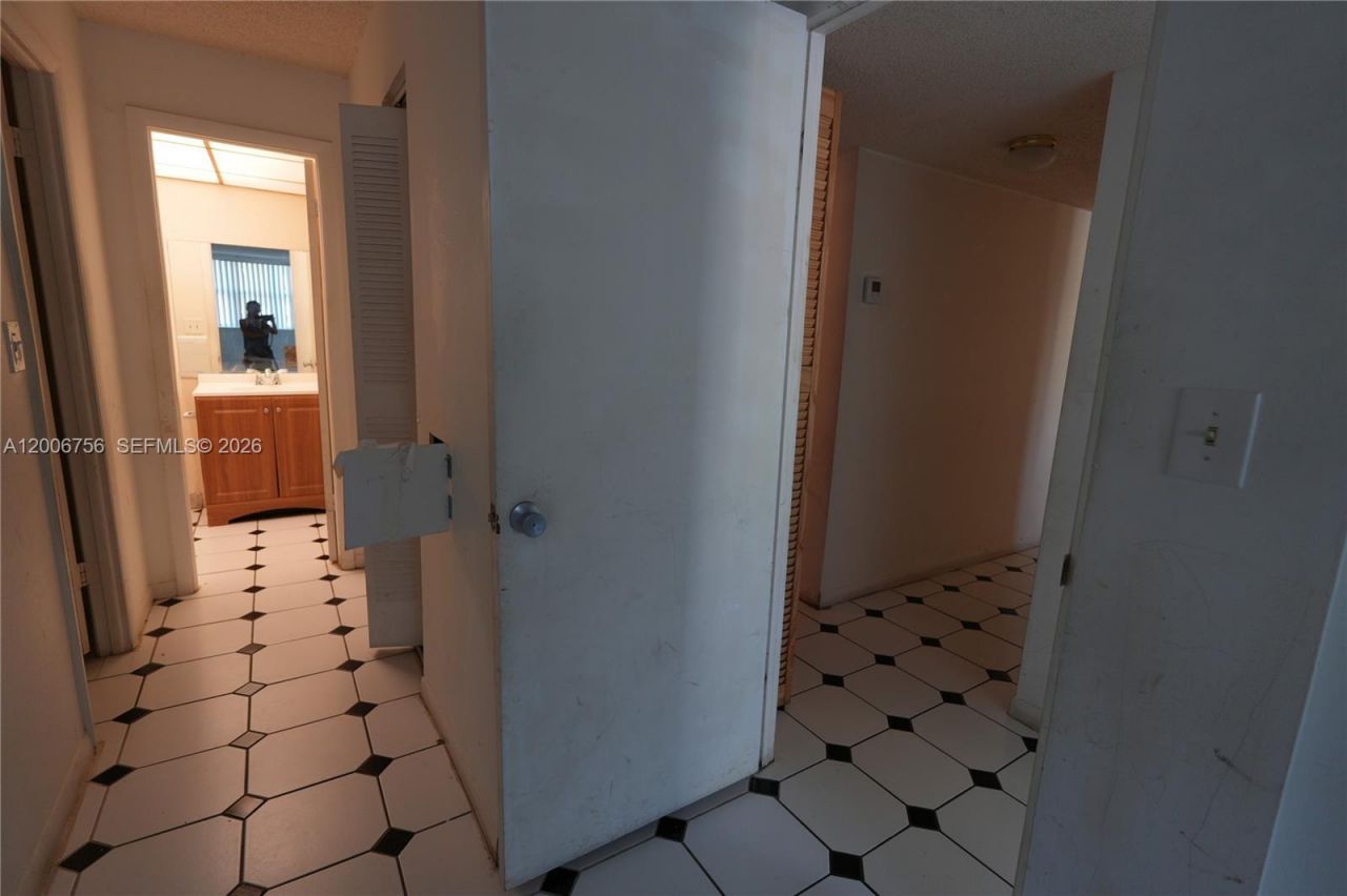 500 Executive Center Dr, Unit 1J, West Palm Beach, FL 33401 Photo