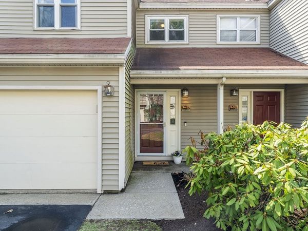18 Thayer Pond Dr, Unit 4, Oxford, MA 01537