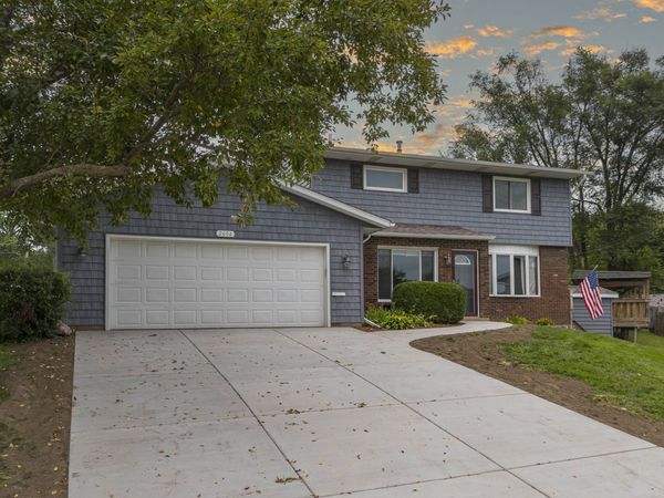 2604 E 34th Street Court, Davenport, IA 52807