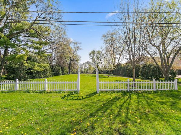 2803 N Vista Road , Arlington Heights, IL 60004