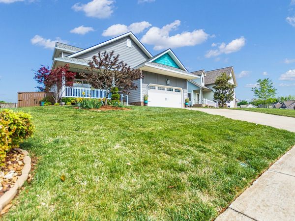 2206 Fairfax Dr, Clarksville, TN 37043