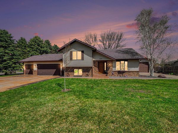 609 W Welco Drive, Montgomery, MN 56069