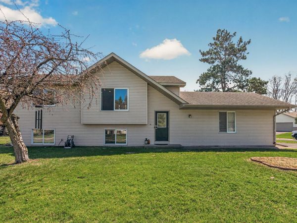 25895 Finch Court , Wyoming, MN 55092