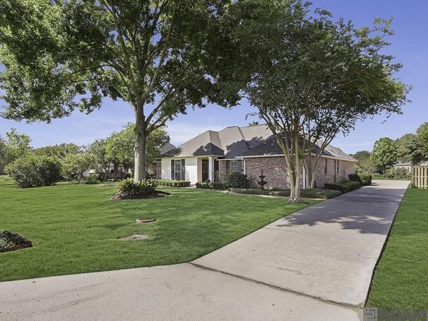 15457 Therese Ct, Prairieville, LA 70769