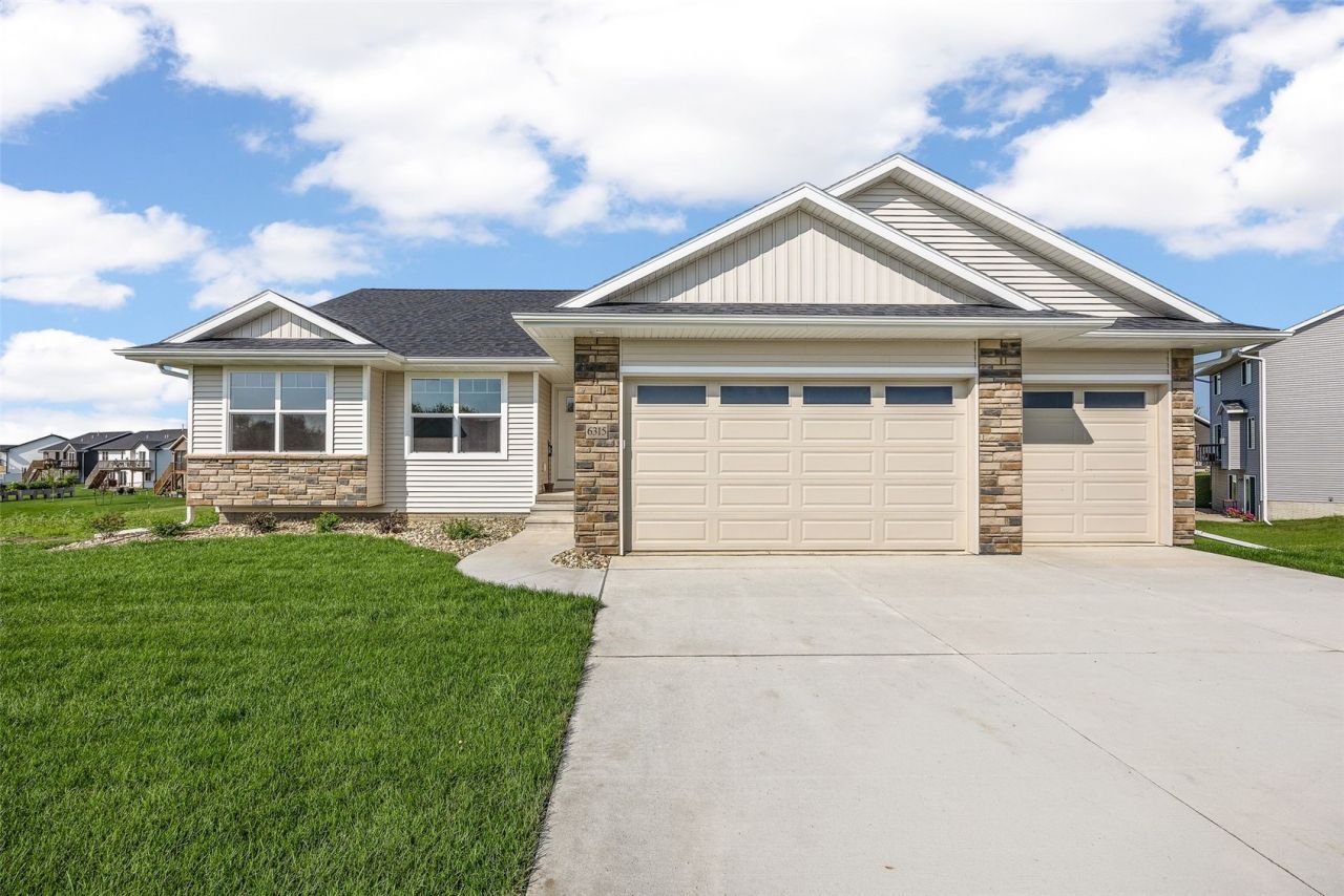 6315 Prairie Rose Circle Sw, Cedar Rapids, IA 52404 Main Photo