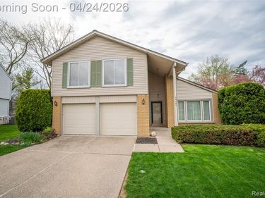 24387 Pinecrest Street, Novi, MI 48375