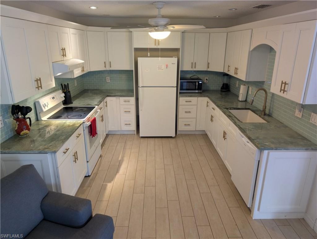 5652 Foxlake Dr, North Fort Myers, FL 33917 Photo