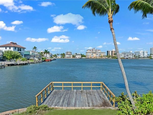 366 Pine AVE , NAPLES, FL 34108
