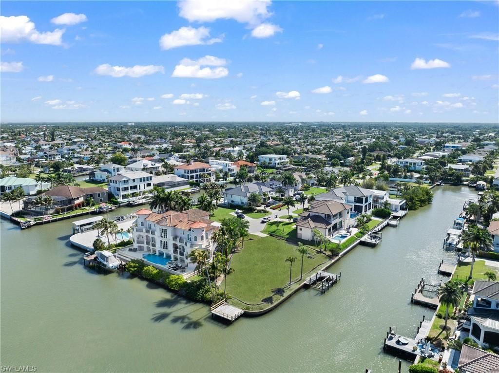 366 Pine Ave, Naples, FL 34108 Photo
