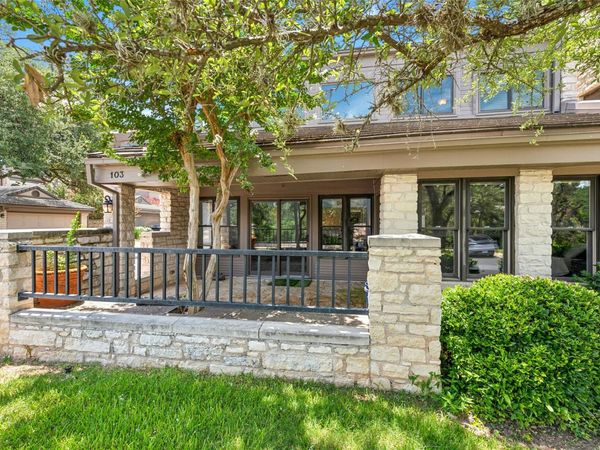 103 Birdie DR , The Hills, TX 78738