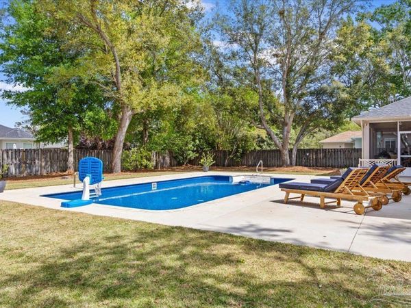 1182 Grand Pointe Dr, Gulf Breeze, FL 32563