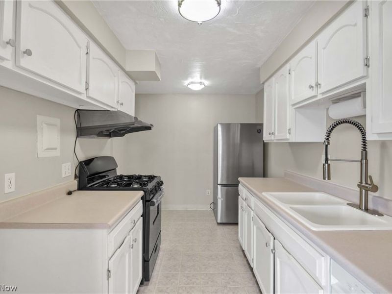 12900 Lake Avenue , Unit 1707, Lakewood, OH 44107 Photo 11