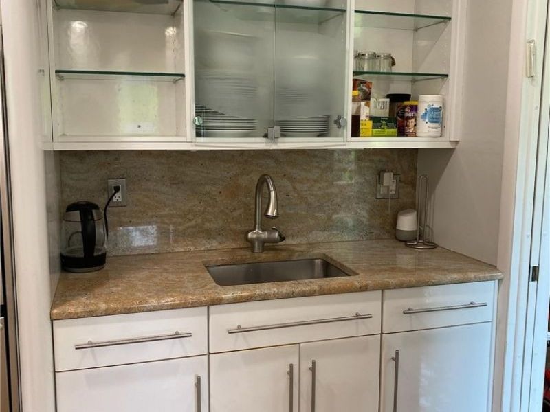 2021 Lyndway Road , Cleveland, OH 44121 Photo 17