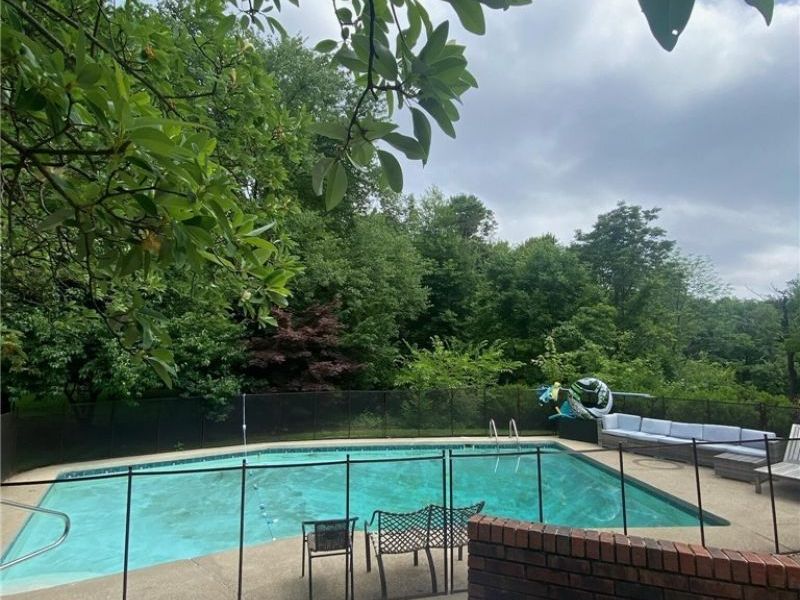 2021 Lyndway Road , Cleveland, OH 44121 Photo 2