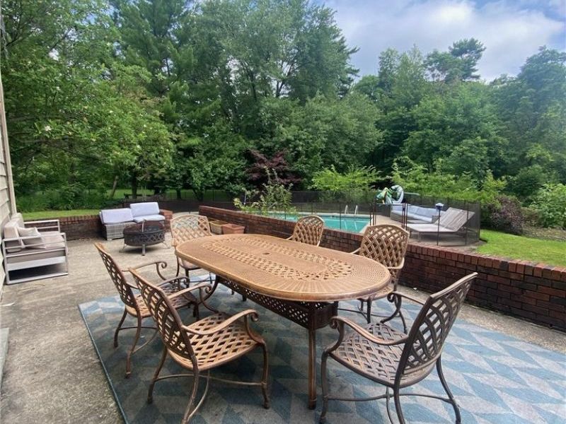 2021 Lyndway Road , Cleveland, OH 44121 Photo 3