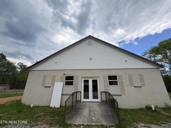 415 Woody Ave, Harriman, TN 37748