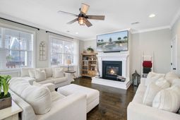1056 Oak Bluff Avenue photo 4