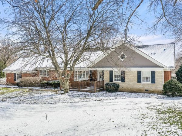 116 E Farnham Lane, Wheaton, IL 60189