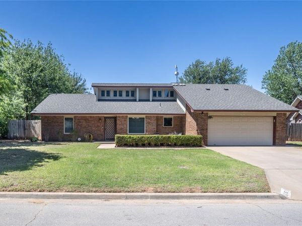 925 Lantern Lane, Weatherford, OK 73096