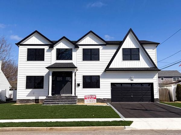 3421 Hawthorne Drive N, Wantagh, NY 11793