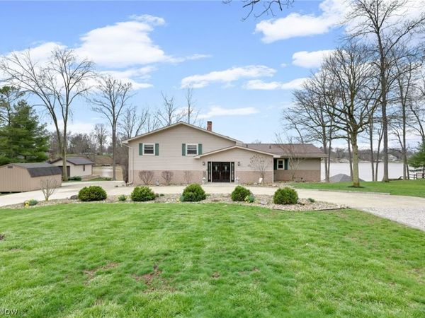 703 Holiday Drive , Willard, OH 44890