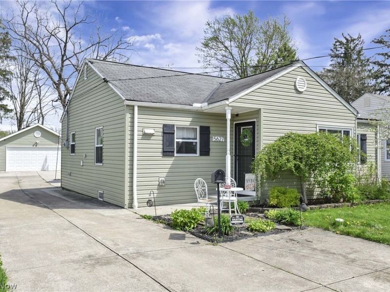 5627 Burns Road, North Olmsted, OH 44070 Photo 1