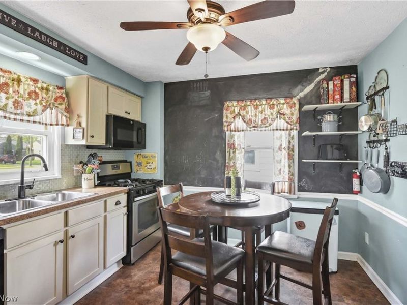 5627 Burns Road, North Olmsted, OH 44070 Photo 11