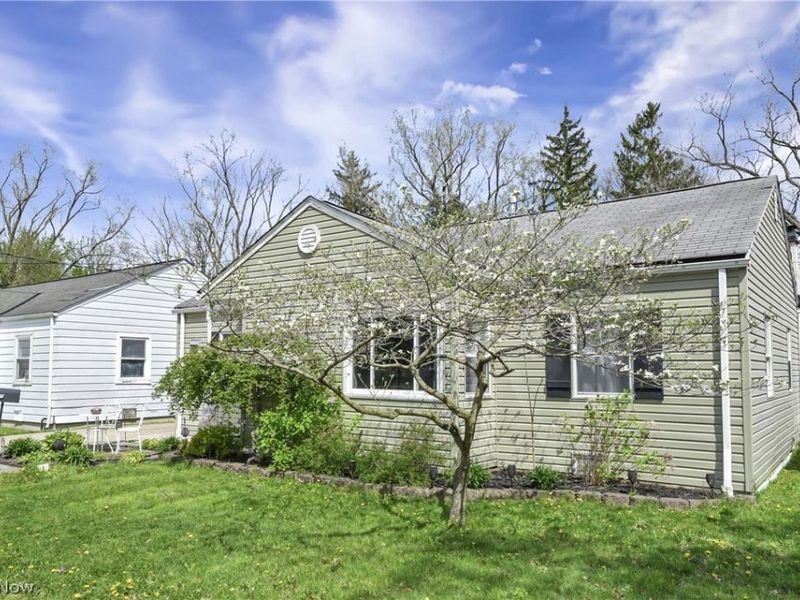 5627 Burns Road, North Olmsted, OH 44070 Photo 6