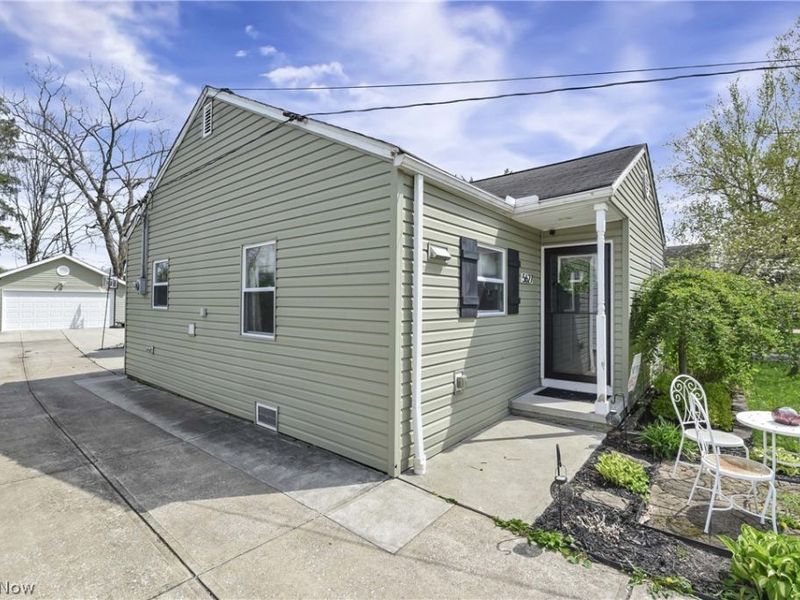 5627 Burns Road, North Olmsted, OH 44070 Photo 8