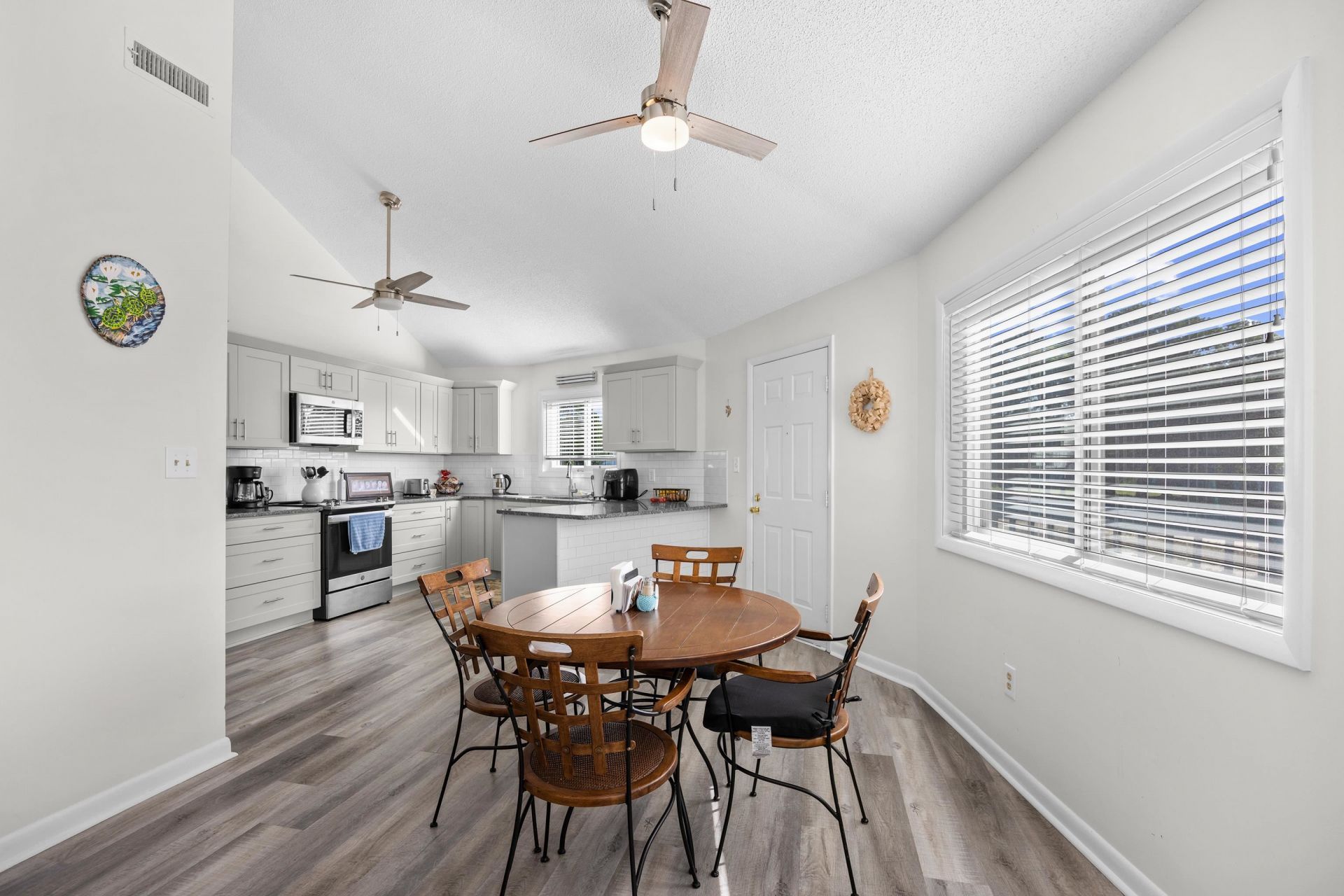622 Tall Oaks Ln. Photo 9