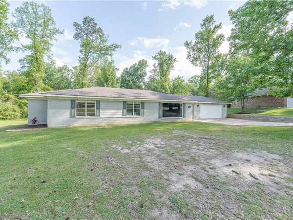 201 HEMBLING Drive , Pineville, LA 71360