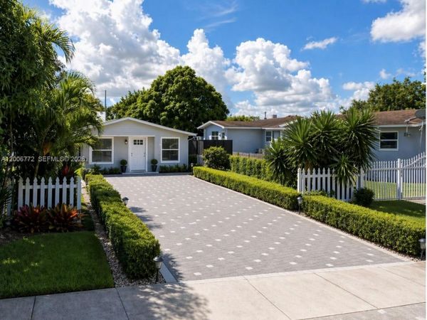 28 NE 185th Ter, Miami Gardens, FL 33179