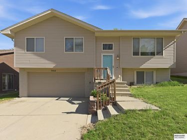 7912 Potter Plaza, Omaha, NE 68122