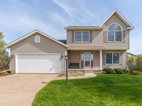 702 N Meadows Court , Davenport, IA 52806