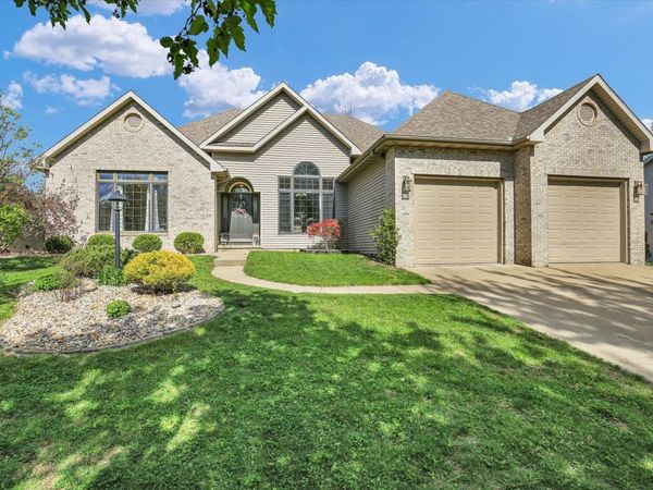 502 S Jeffery Drive, Mahomet, IL 61853