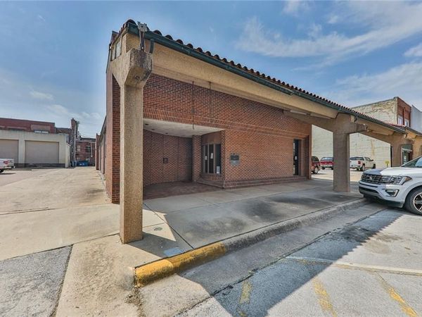 111 W 8th Street, Coffeyville, KS 67337