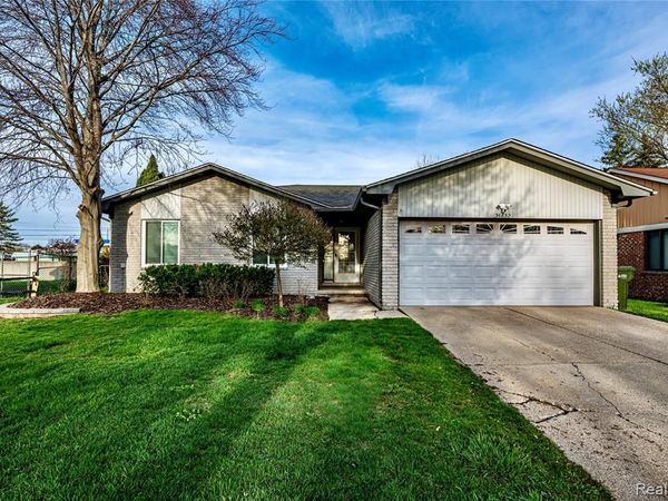 36832 Carriage Drive , Sterling Heights, MI 48310